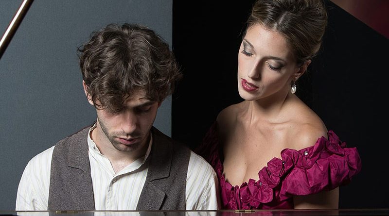 Dal 18 al 23 gennaio 2022 al Teatro Vittoria di Roma sarà in scena “La pianista perfetta” con Guenda Goria e Lorenzo Manfridi. Regia di Maurizio Scaparro